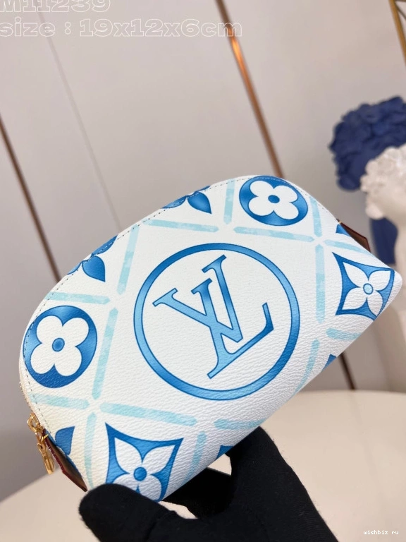 WIS Louis Pochette PM Vuitton Cosmétique 0312